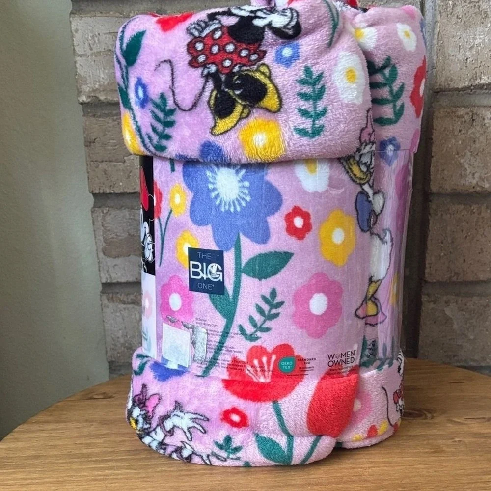 NEW Minnie Mouse Spring Floral 